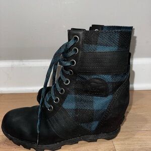 SOREL Black and Blue Plaid Lexie Boots